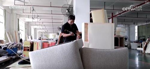 買 買 買 國產(chǎn)家具憑 硬核產(chǎn)業(yè)鏈 高時效交貨服務(wù) 過硬產(chǎn)品 圈粉海外消費者